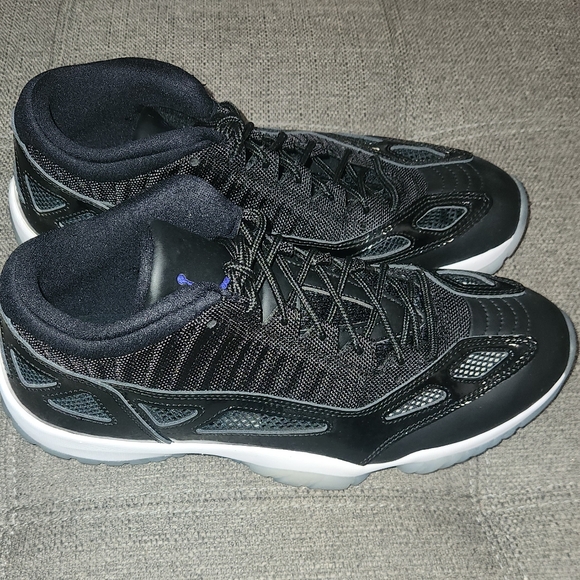 Jordan 11 Retro Low IE - Picture 4 of 8